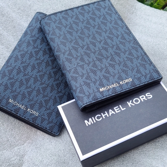 Passport holder - Picture 3 of 3